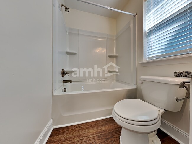 Building Photo - 1009 Theodore Rd