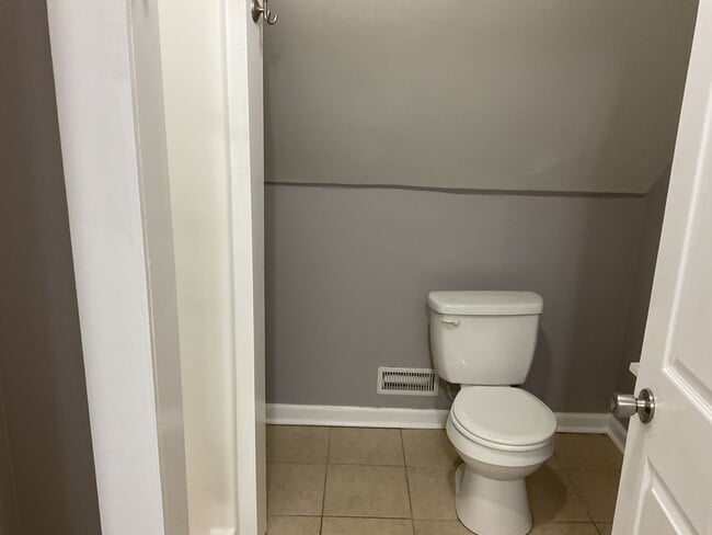 Building Photo - 229 N Richland St