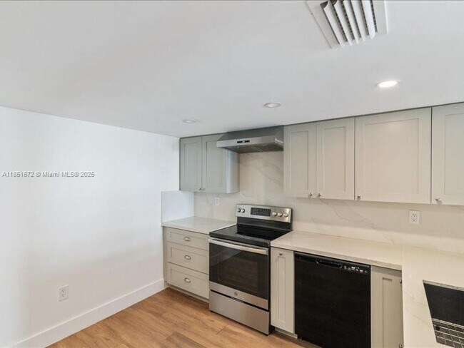 Building Photo - 9020 SW 125th Ave