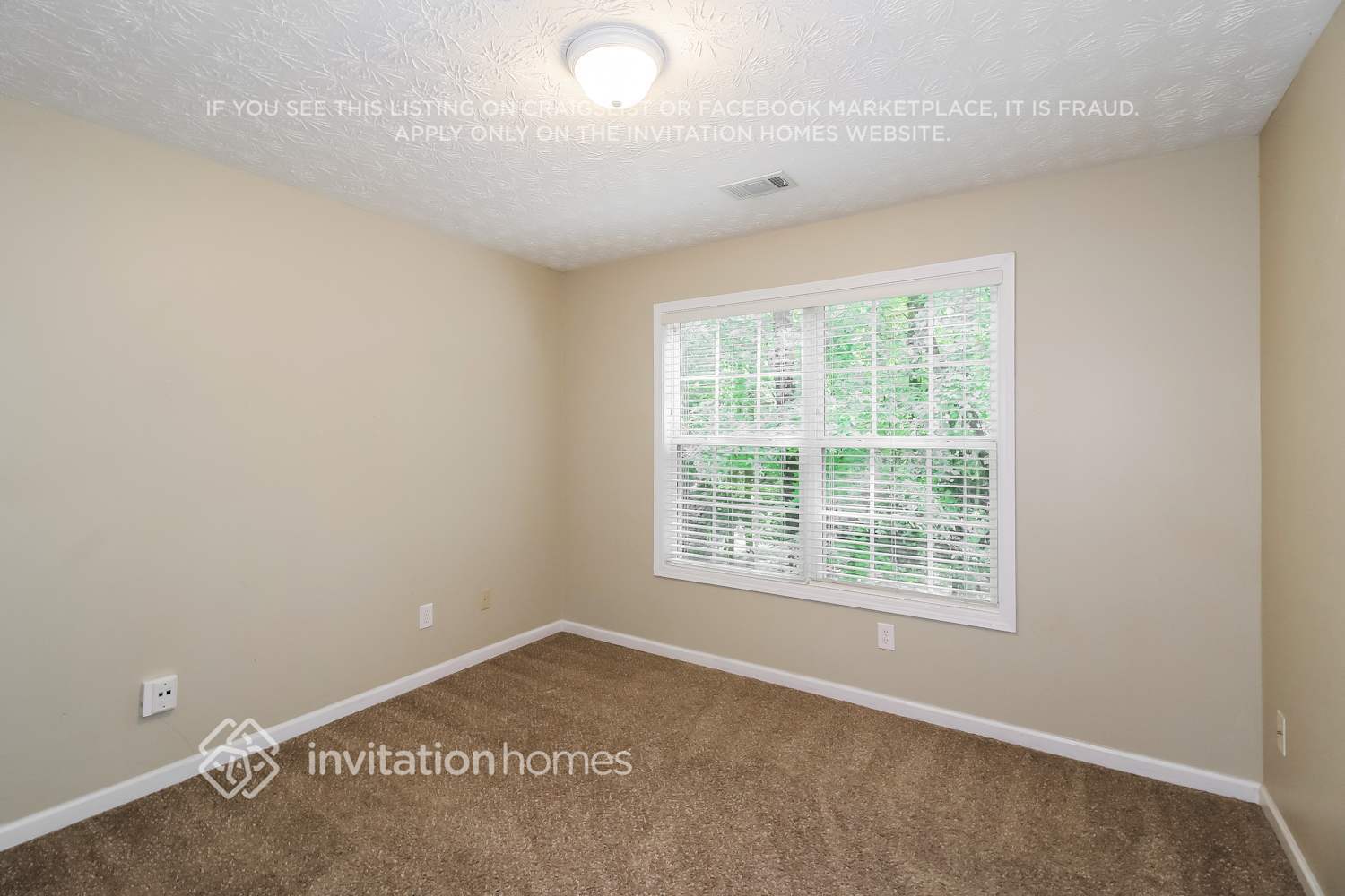 Building Photo - 1521 River Song Way