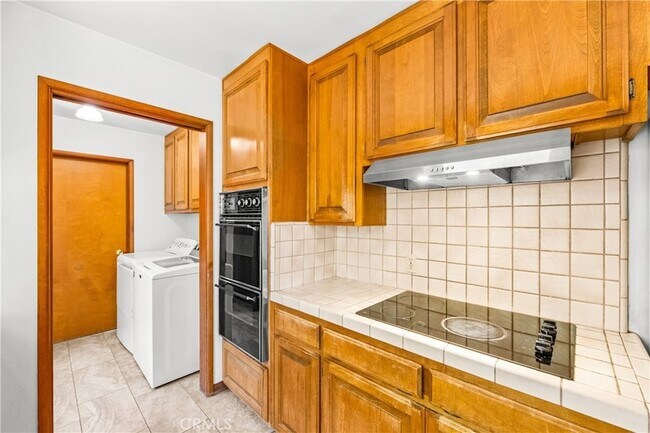 Building Photo - 454 N Shattuck Pl
