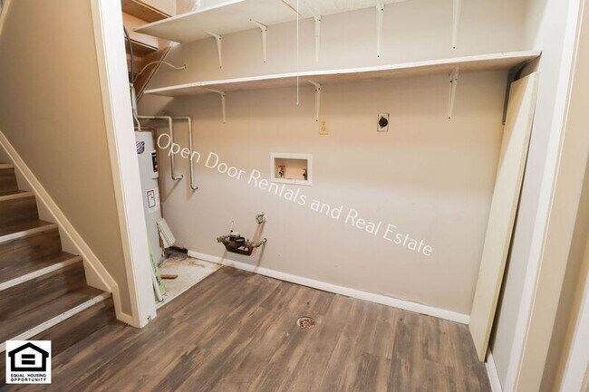 Building Photo - 301 E Hobart St