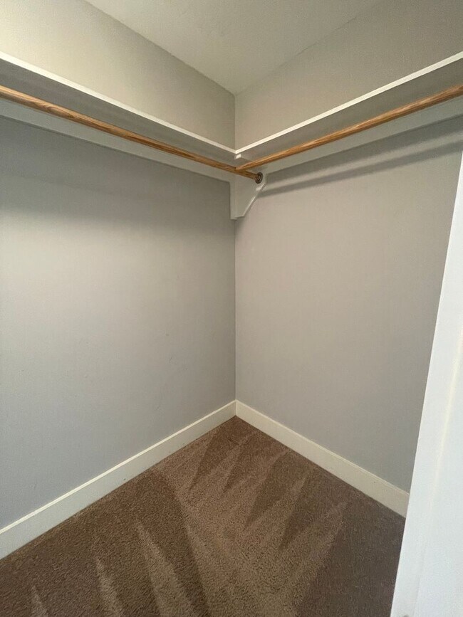 Building Photo - 561A Veritas St