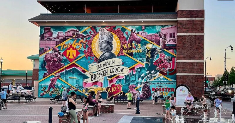 Building Photo - 121 S Cedar Ave