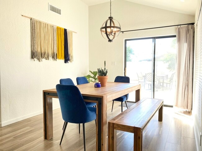 Building Photo - 6713 E Kelton Ln