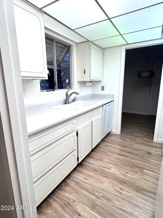 Building Photo - 9815 W Lancaster Dr