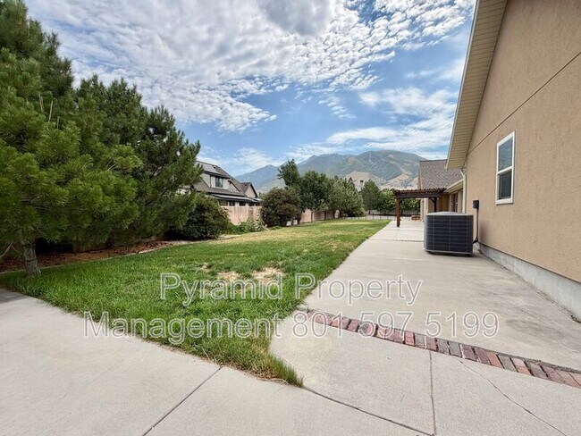 Building Photo - 961 Golden Pheasant Dr