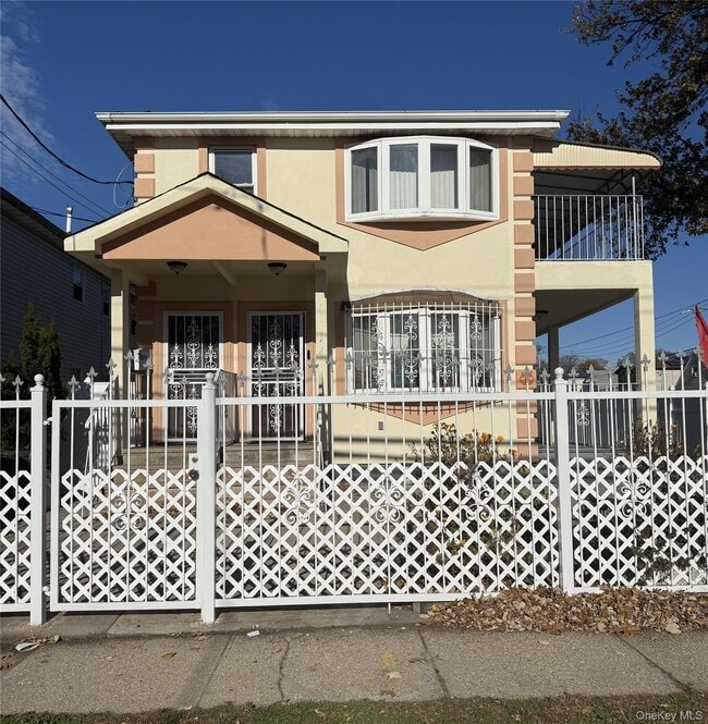 Building Photo - 158-17 134th Ave