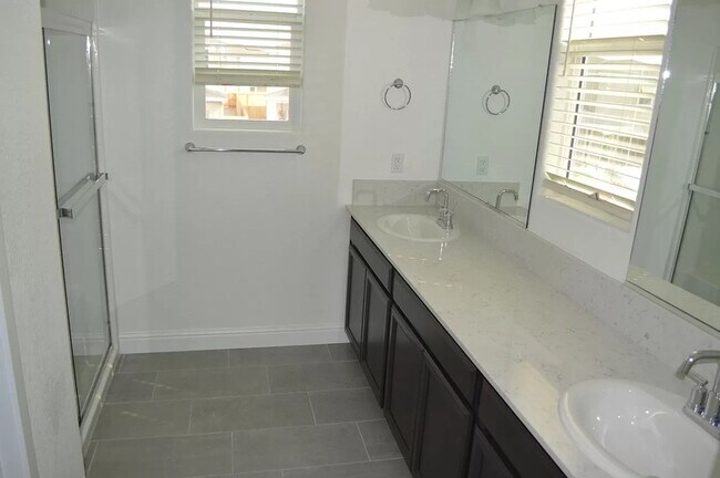 Building Photo - 2447 Quesada Dr