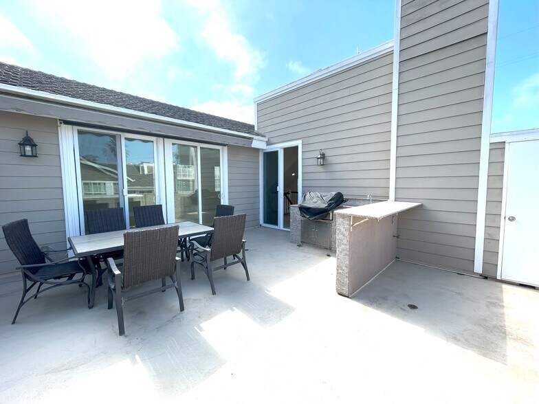 Patio with BBQ & Bar - 239 Calle Miramar