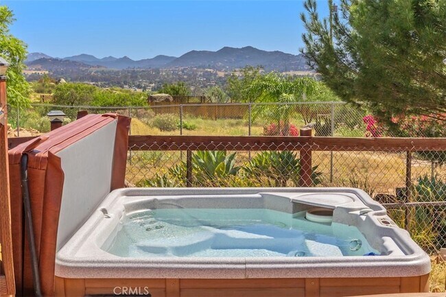 Building Photo - 1716 Cedar St