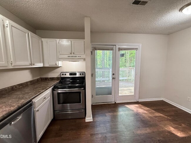 Building Photo - 4822 Hollenden Dr
