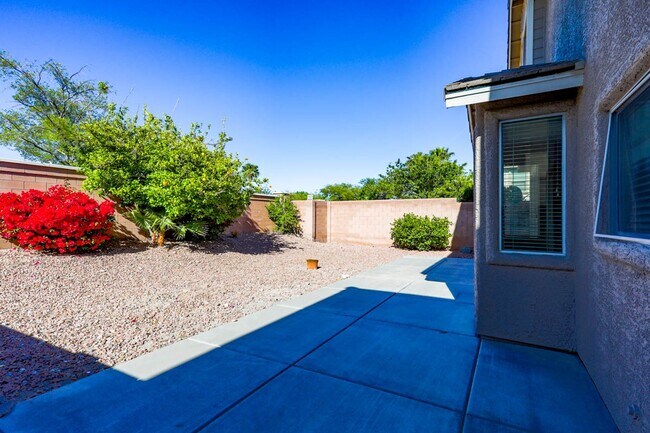 Building Photo - 3 Bed and Loft Summerlin Beauty