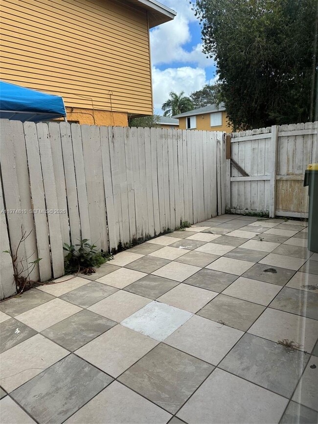 Building Photo - 65 NE 12th Ave