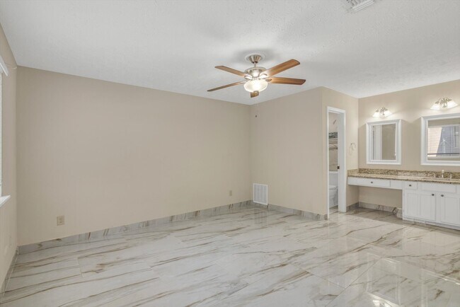 Building Photo - 7431 Ridgeberry Dr