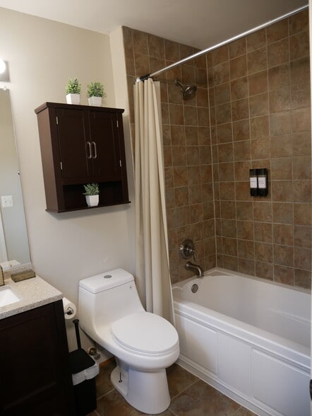 Building Photo - 45537 Lake Haven Ter