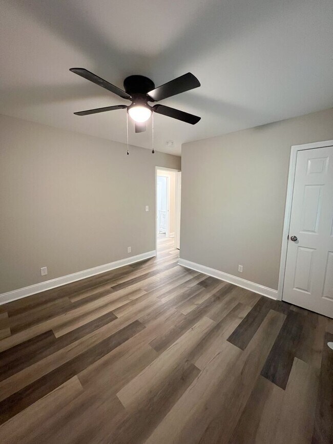 Building Photo - Move-In Specials Available! Completely Rem...