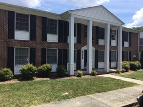 Building Photo - Blackstone-2 Bedroom Apartment-1st level