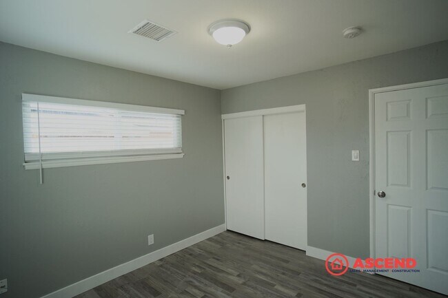 Building Photo - 3-Bedroom Home In East Bakersfield!