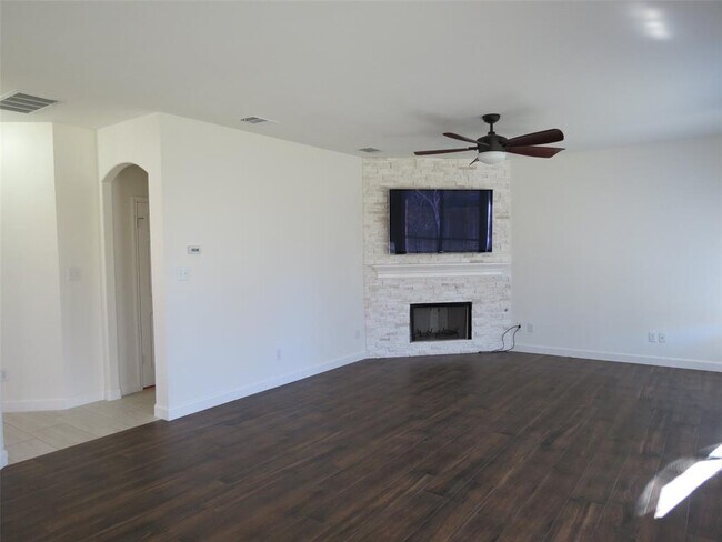 Building Photo - 12604 Linford Dr