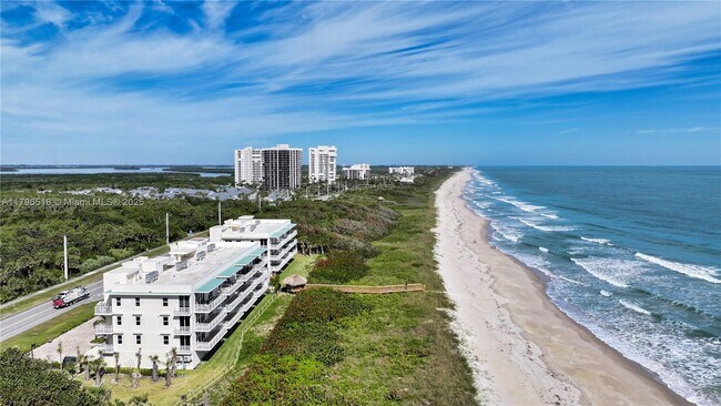Building Photo - 4810 N Hwy A1A