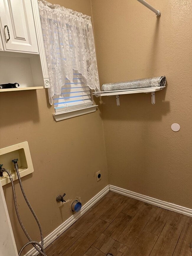 Building Photo - 2 Bedroom MISD House with Garage