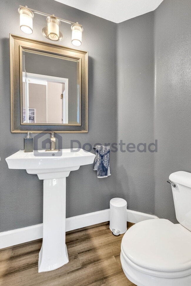 Building Photo - 6042 E Birdcage Ct