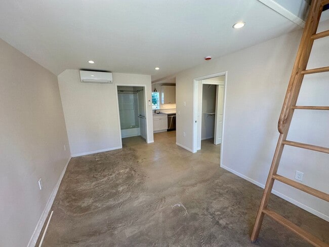 Building Photo - 112