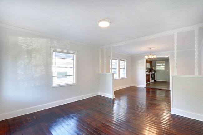 Building Photo - Single Family 2.5 bd, 1 ba close to Forsyth Park, Historic District