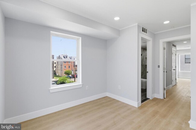 Building Photo - 1511 W Flora St