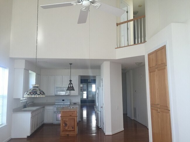 Building Photo - Available NOW - Must See Townhome at Powhatan Place, First floor primary suite!