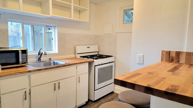 Building Photo - 044SCobert5503