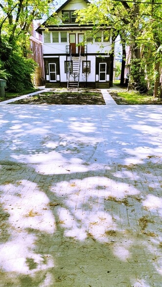 Building Photo - 352 E 20th Ave