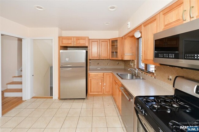 Building Photo - 79 Grand St