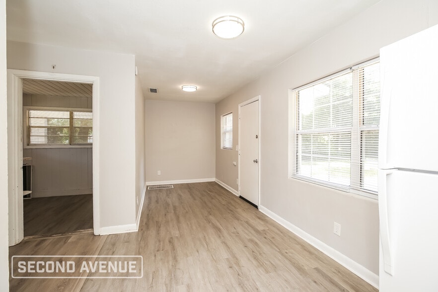 Building Photo - 3015 Lansdell Dr