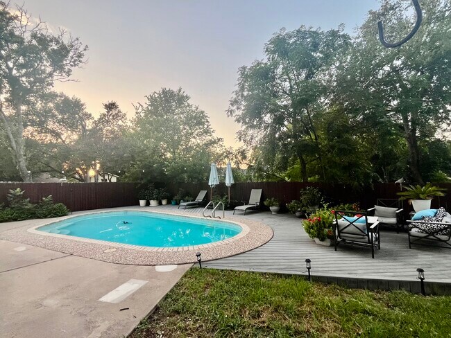 Primary Photo - 4804 Greystone Dr