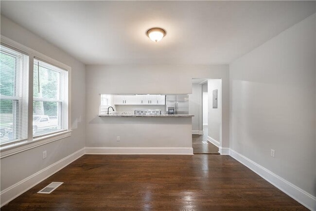 Building Photo - 2137 Delowe Dr