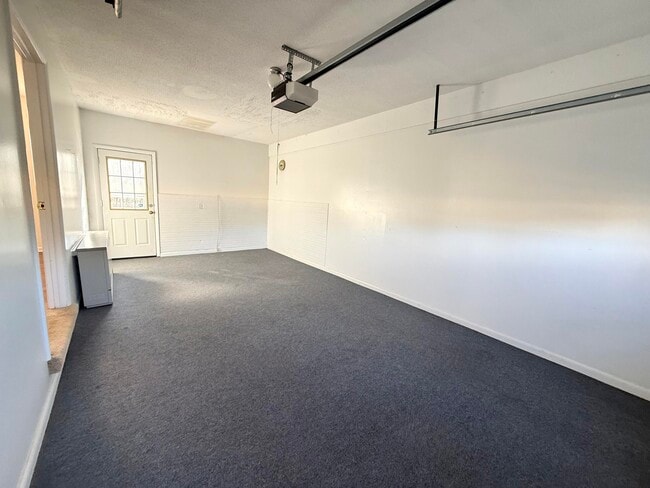 Building Photo - 1405 Webb Ridge Rd