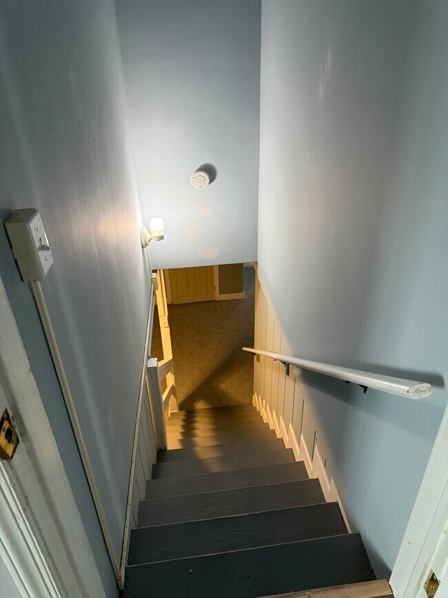 Building Photo - 606 E Main Street Ext