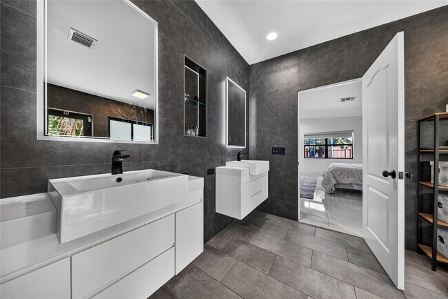 Building Photo - 2211 St