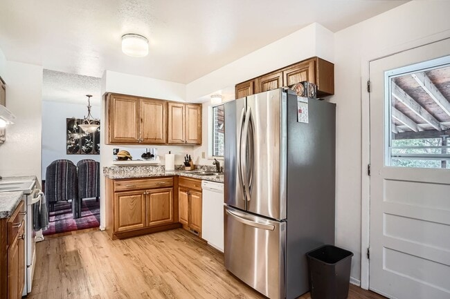 Building Photo - Piano & Pines 3 BDR Retreat