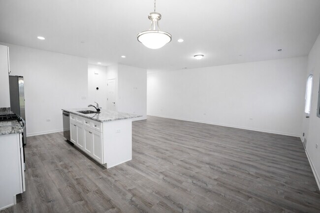 Building Photo - 1128 Gillespie Ln