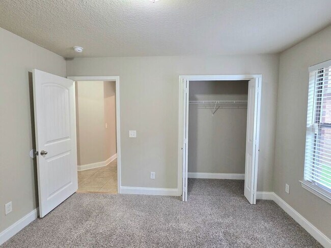 Building Photo - 4992 Makenna Cir
