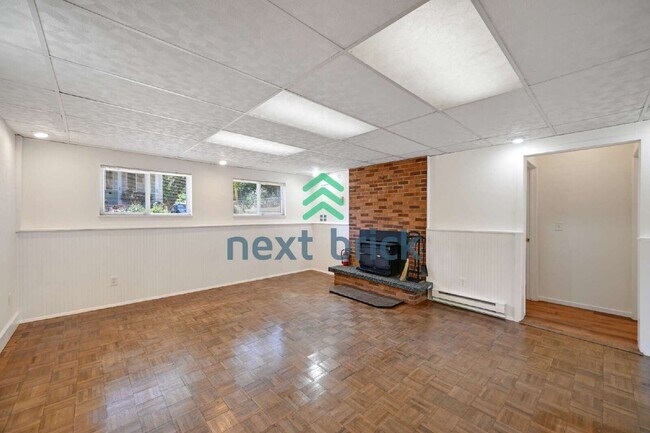 Building Photo - "Spacious 4-Bedroom Haven with 2.5 Baths in Everett – 2,424 Sq Ft of Comfort!"