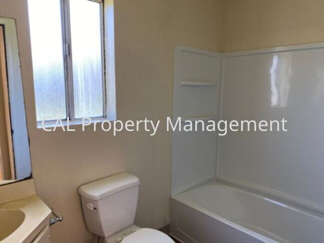 Building Photo - Cozy 1-Bedroom Apartment in the Heart of King City, CA