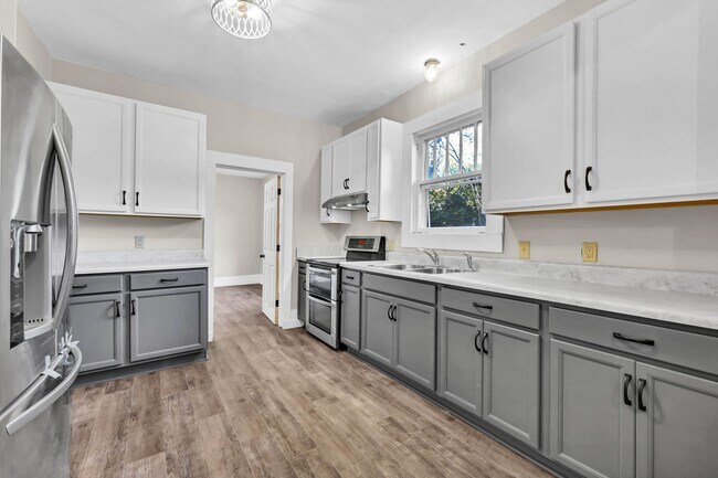 Building Photo - Totally Renovated Bungalow