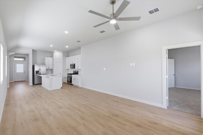 Building Photo - 508 Green Grass Dr