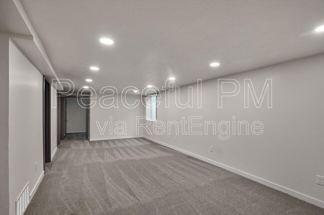 Building Photo - 1380 E 330 S