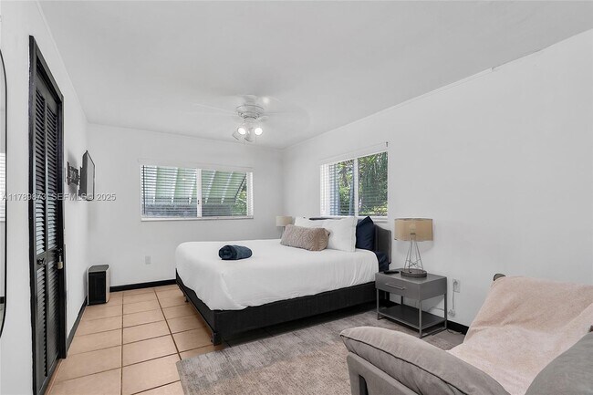 Building Photo - 660 NE 121st St