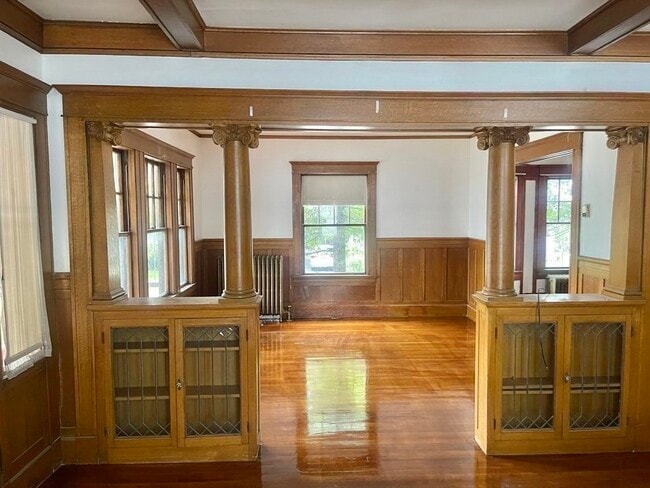 Building Photo - 47 Pleasant St